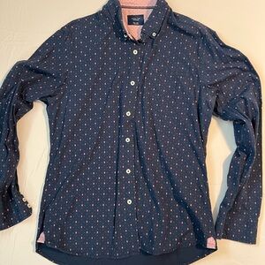 L slim fit. Casual/Dress shirt.